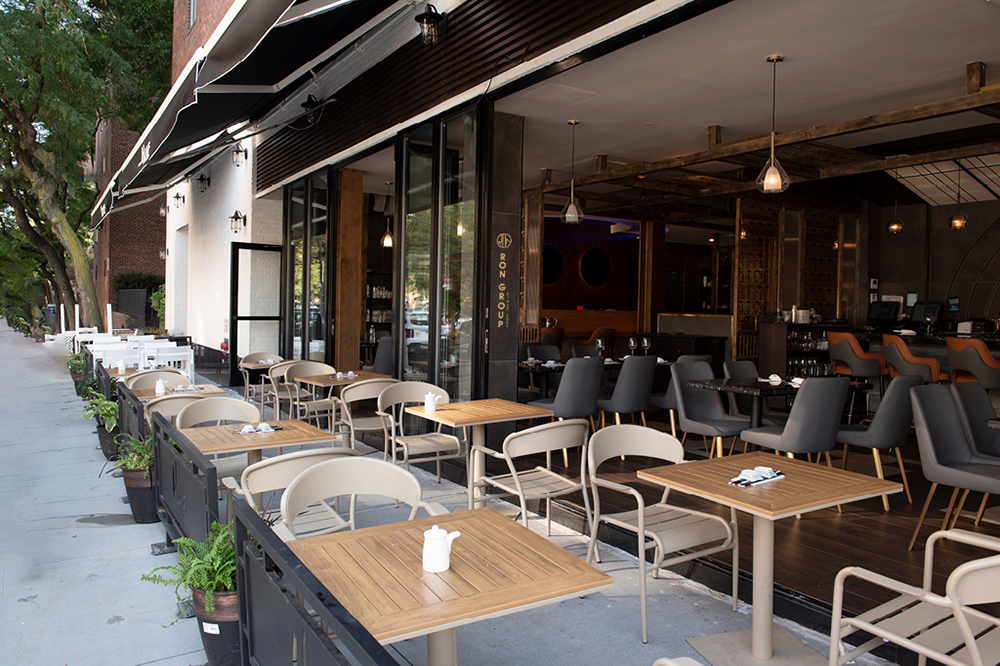 Why Rattan Chairs, Cast Iron Bases and WPC Tabletops Work So Well for Outdoor Restaurants