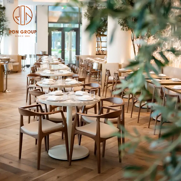 Modern Style Commercial Furniture Set Round Wooden Table & Leather Seating Wooden Chairs for Dining/Cafe for Coffee Shops